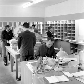Mitarbeiter in der Poststelle der damaligen KFA 1965